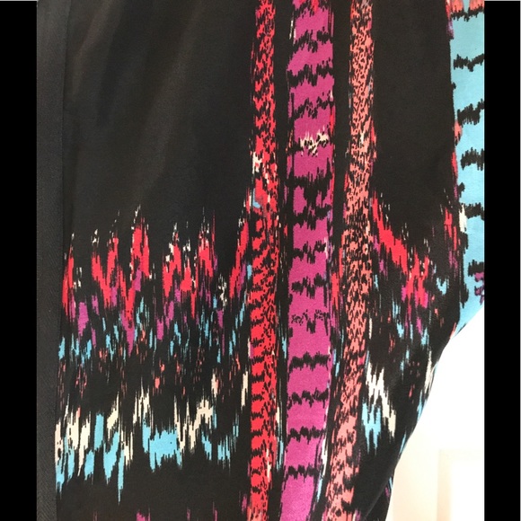 Splashy colored dress WITH pockets! - Picture 3 of 4